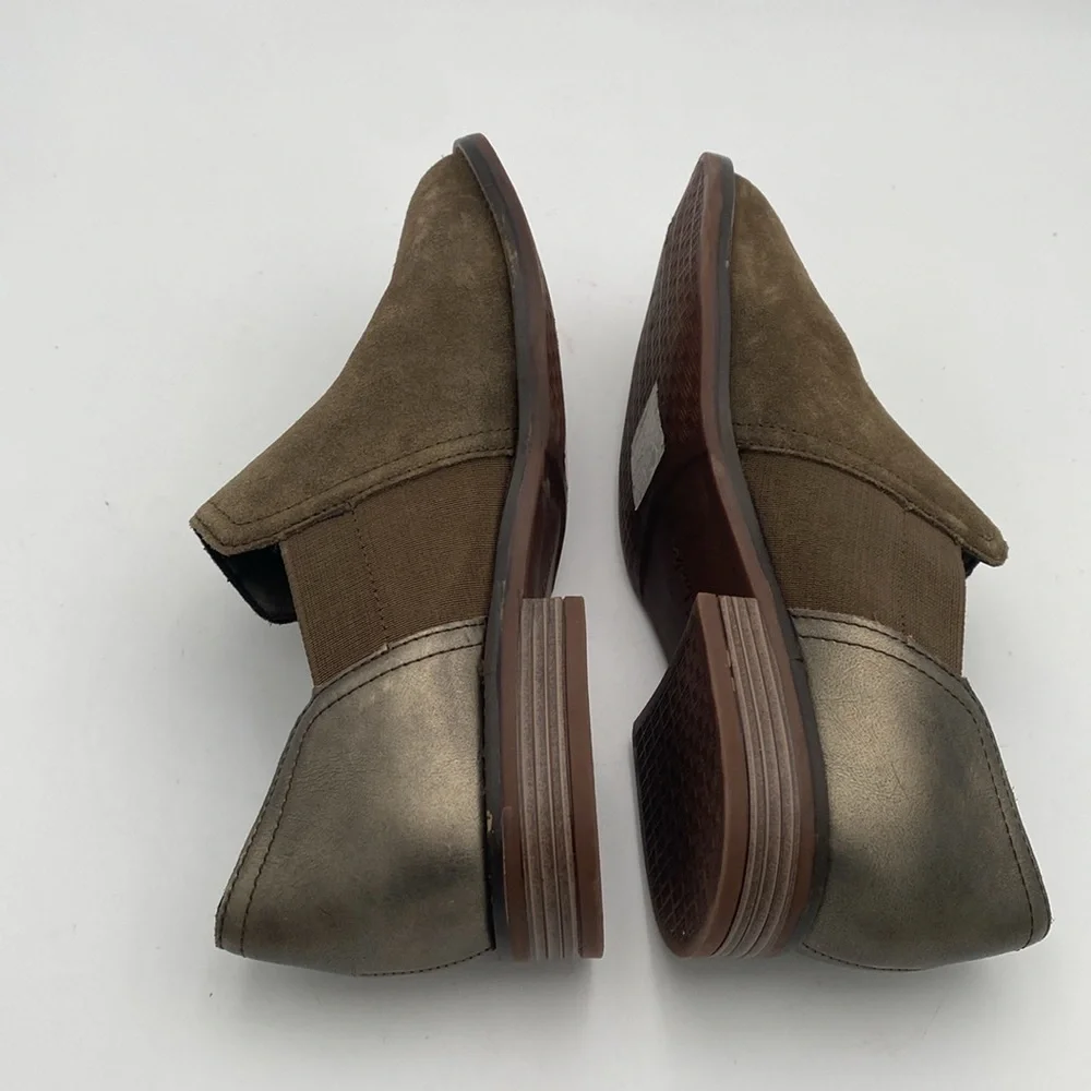 Clarks ankle booties women 9 olive green Suede Loafers slip on casual office Y2K